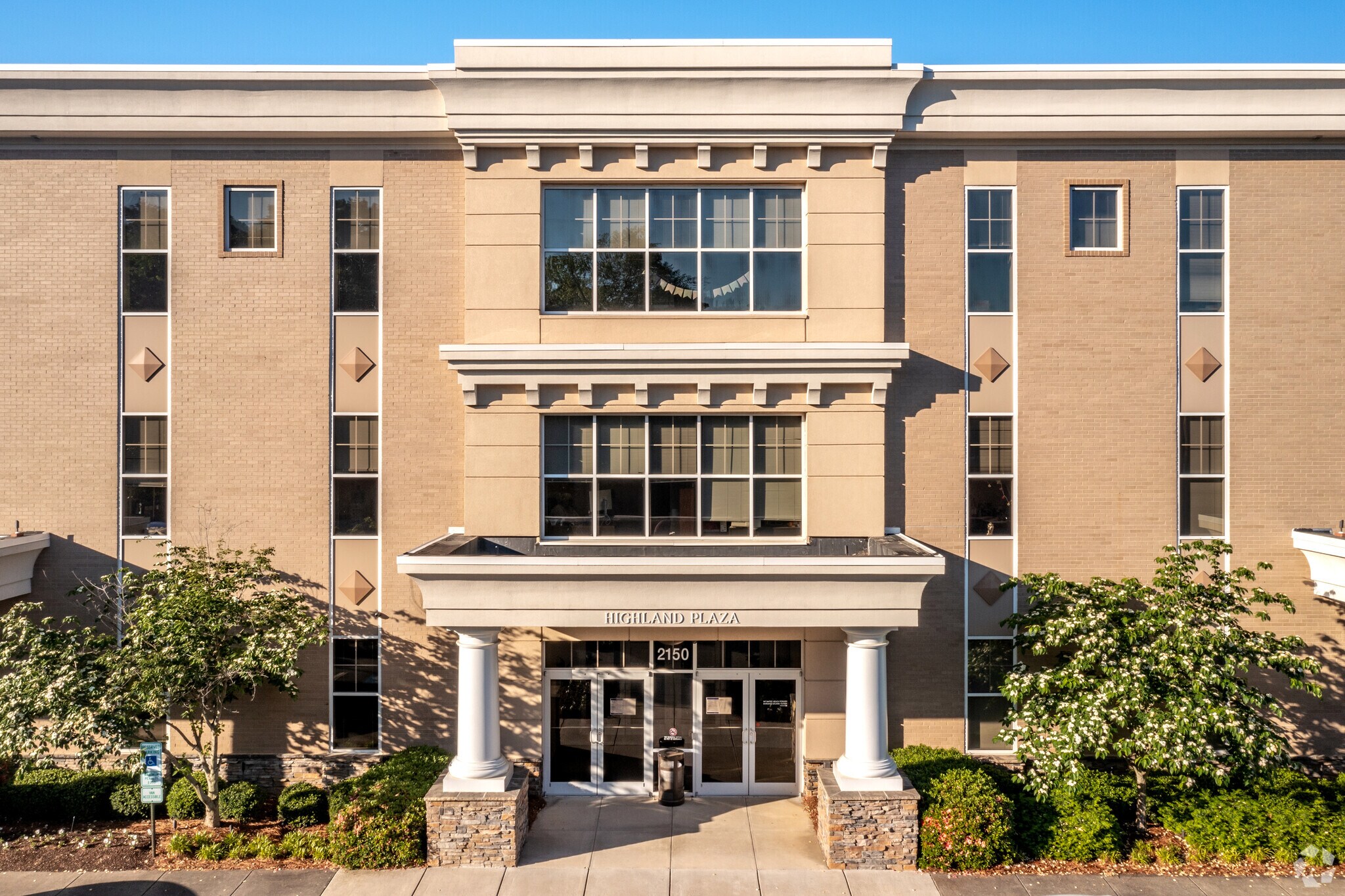 2150 Country Club Rd, WinstonSalem, NC 27104 Highland Plaza