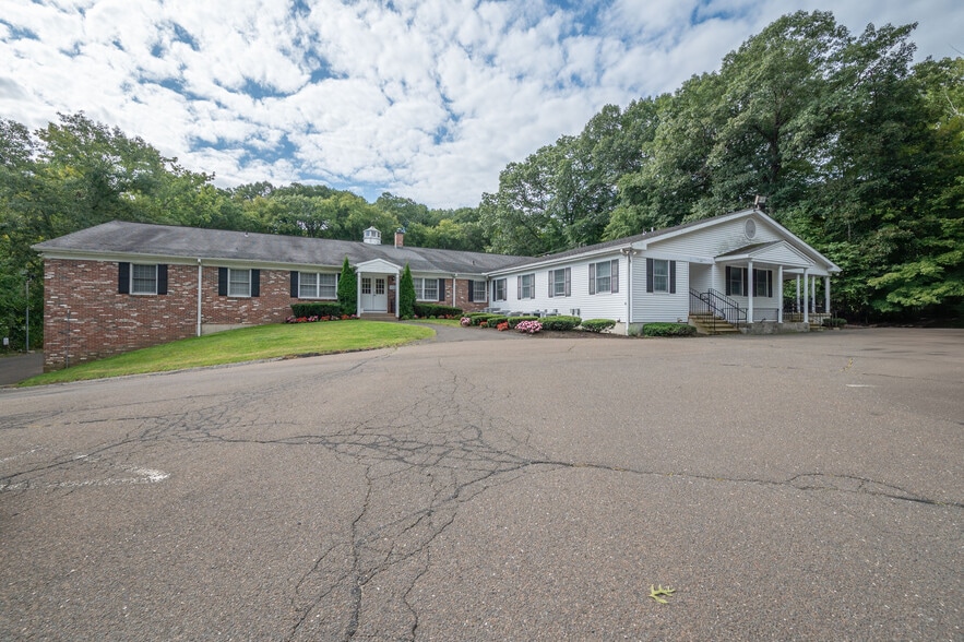 172 Mount Pleasant Rd, Newtown, CT for lease - Building Photo - Image 1 of 50