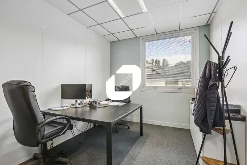 Office in Tremblay-en-France for lease - Interior Photo - Image 3 of 9