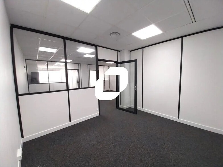 Office in Rosny-sous-Bois for lease - Interior Photo - Image 3 of 18