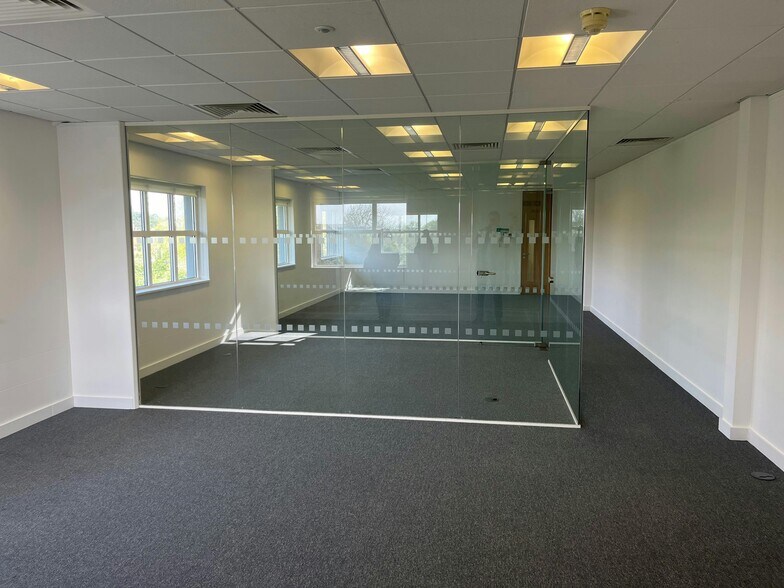 Parsons Green, St Ives for lease - Interior Photo - Image 2 of 9