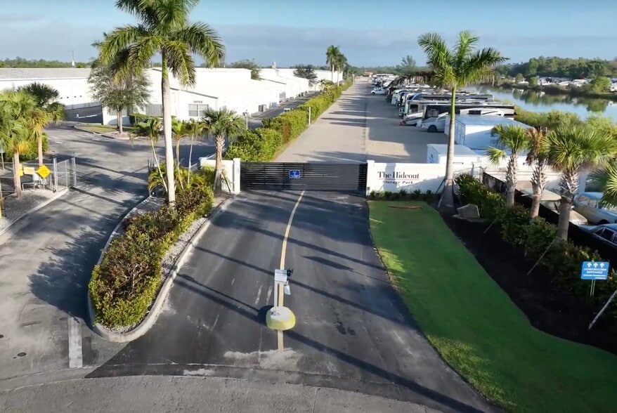 195 Basik Dr, Naples, FL for sale - Building Photo - Image 1 of 26