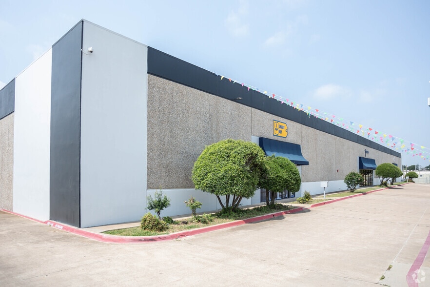 3011-3017 Red Hawk Dr, Grand Prairie, TX for lease - Building Photo - Image 3 of 4