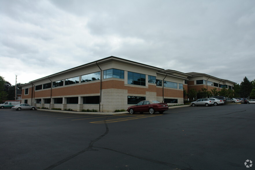 17000 W North Ave, Brookfield, WI for lease - Building Photo - Image 2 of 11