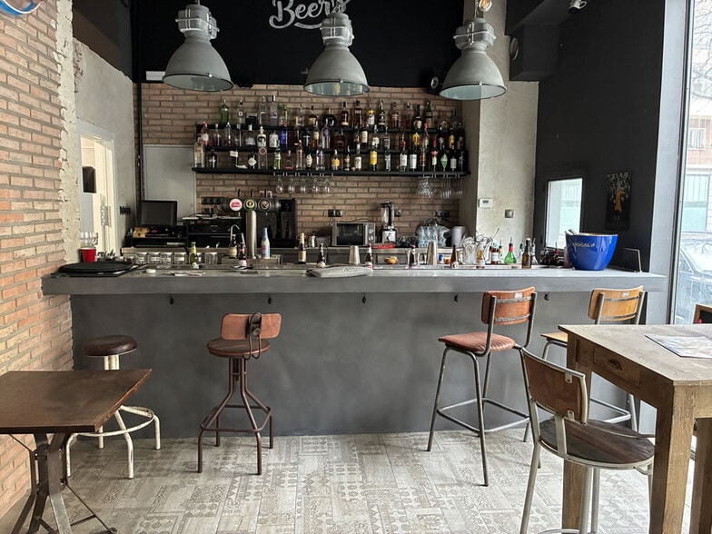 Retail in Madrid, Madrid for lease - Building Photo - Image 1 of 1