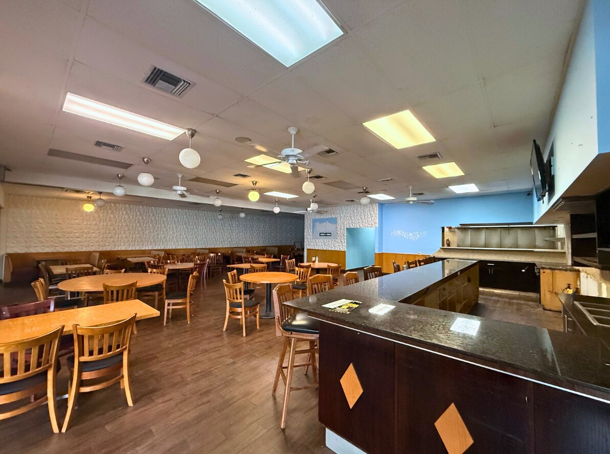 1300-1430 SE 17th St, Fort Lauderdale, FL for lease Interior Photo- Image 1 of 3