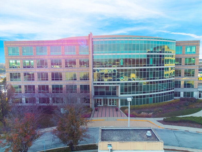 2651 Warrenville Rd, Downers Grove, IL for lease - Building Photo - Image 1 of 7