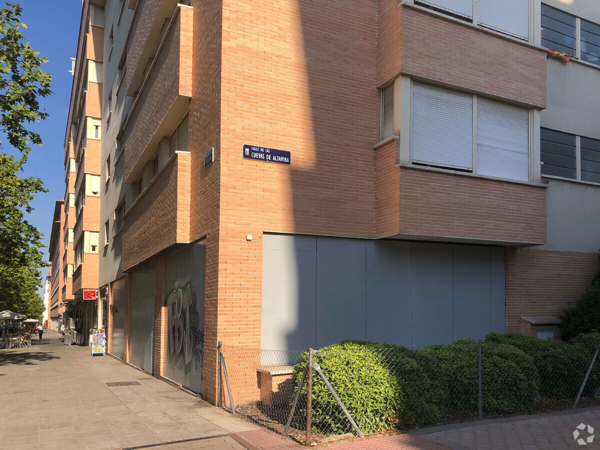 Madrid, MAD 28054 - Unit Puerta L1, Esc. 1 -  - Interior Photo - Image 1 of 14