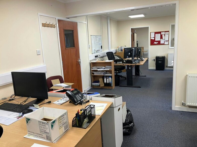 Clywedog Rd S, Wrexham for lease - Interior Photo - Image 3 of 13