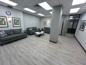311 N Ottawa St, Joliet, IL for lease Interior Photo- Image 1 of 10