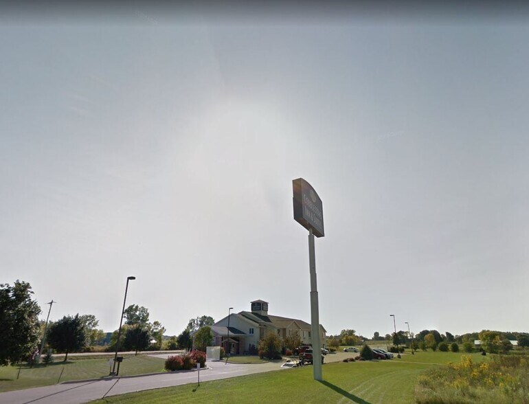 1515 Planeview Dr, Oshkosh, WI for sale - Building Photo - Image 1 of 1