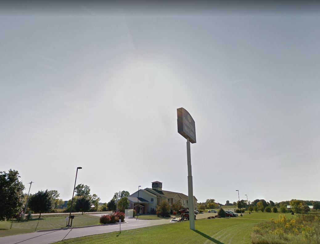 1515 Planeview Dr, Oshkosh, WI for sale Primary Photo- Image 1 of 1