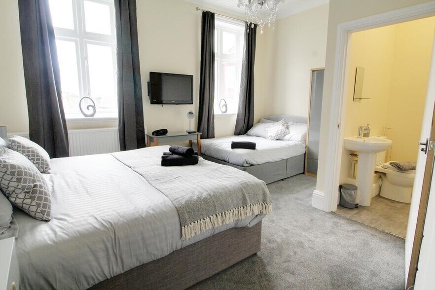 2 High St, Doncaster for sale - Building Photo - Image 3 of 25