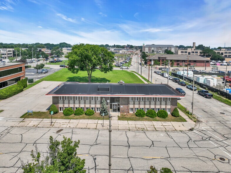 800 55th St, Kenosha, WI for sale - Building Photo - Image 1 of 23