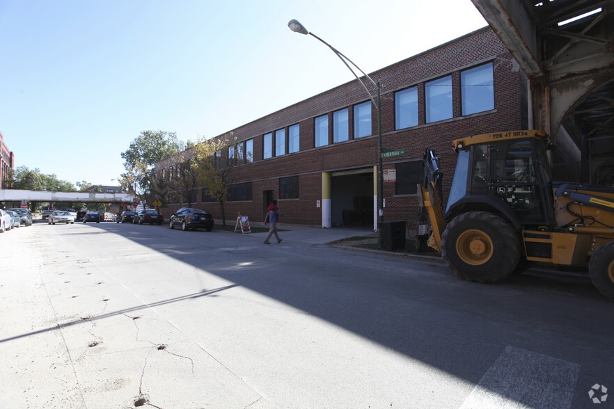 1801 W Berteau Ave, Chicago, IL for lease - Building Photo - Image 3 of 27