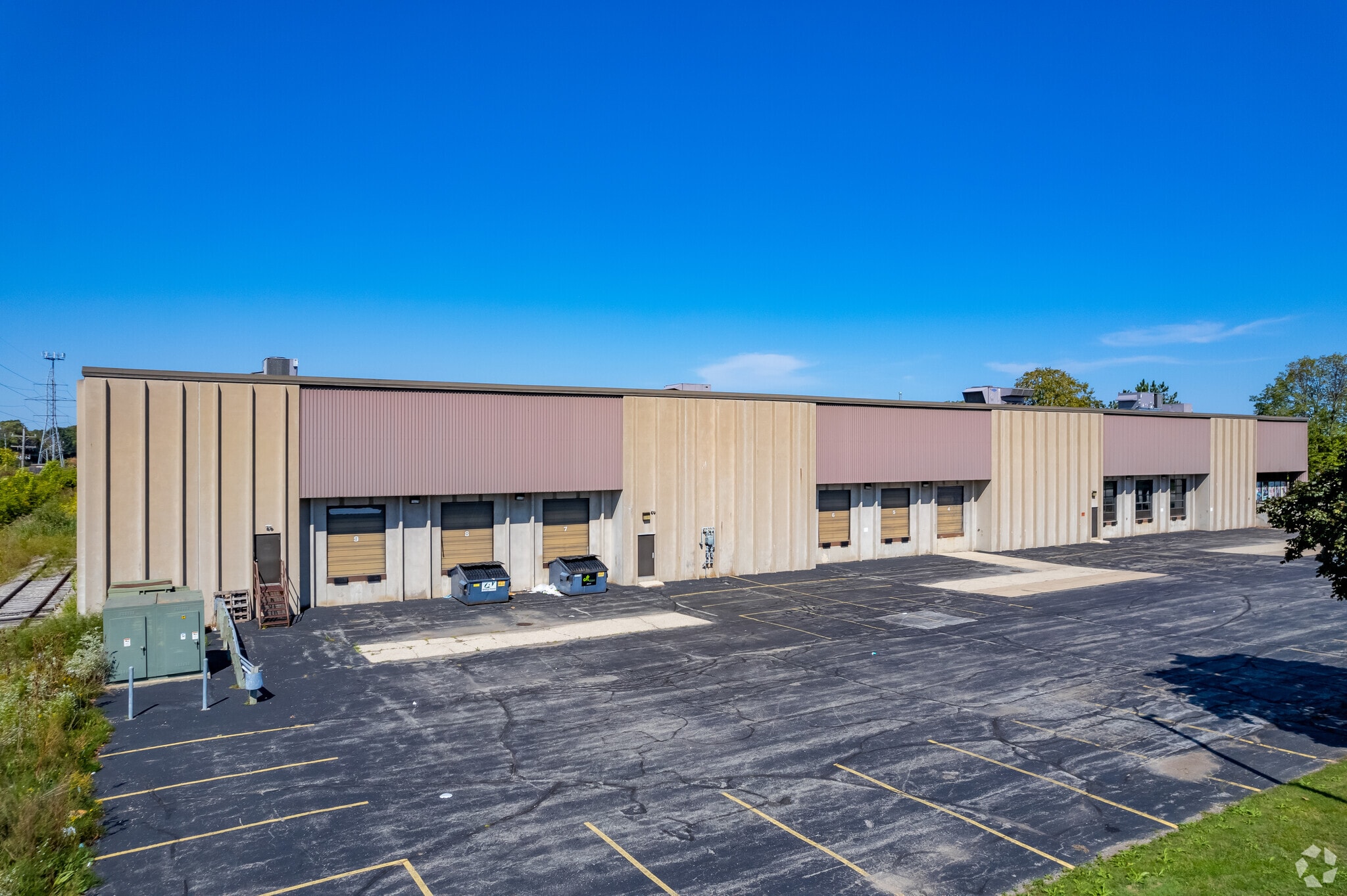 9011-9045 N Deerwood Dr, Brown Deer, WI for lease Building Photo- Image 1 of 21