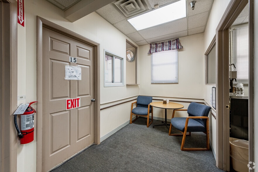 225 Hubbard Rd, Youngstown, OH for lease - Interior Photo - Image 2 of 27