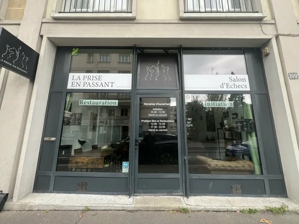 Retail in Le Havre for lease Building Photo- Image 1 of 6