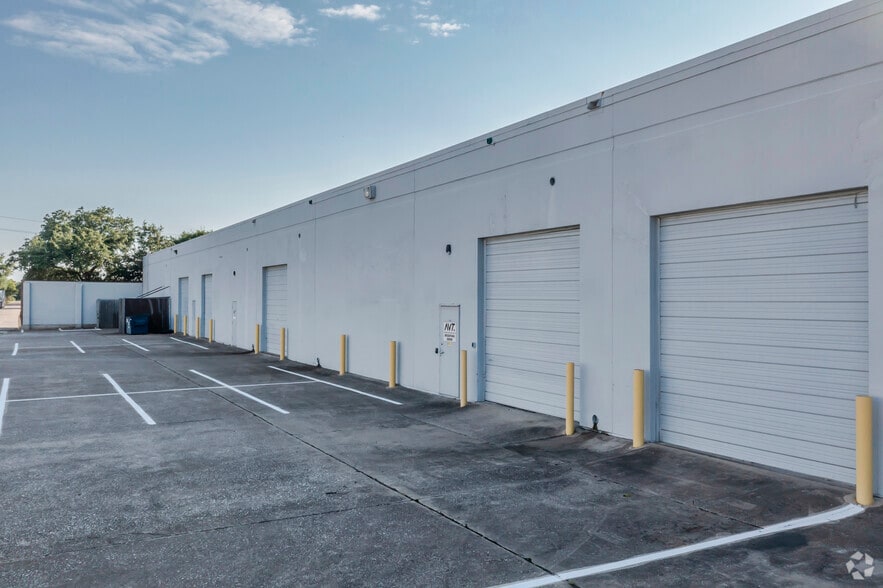 10440-10460 Miller Rd, Dallas, TX for lease - Building Photo - Image 3 of 7