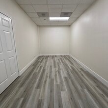 35325 Date Palm Dr, Cathedral City, CA for lease Interior Photo- Image 2 of 4