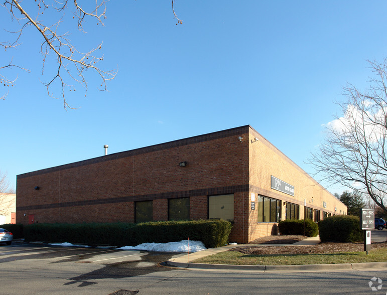 9201-9225 Hampton Overlook, Capitol Heights, MD for lease - Building Photo - Image 3 of 11