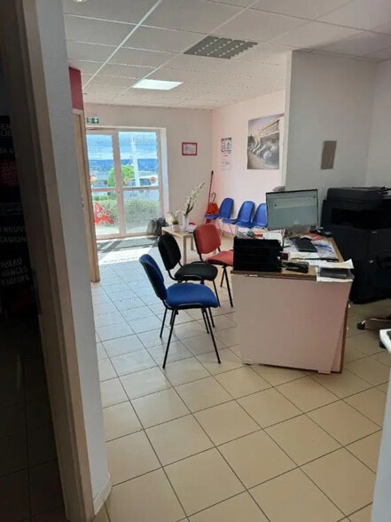 Office in Miserey-Salines for lease - Interior Photo - Image 3 of 3