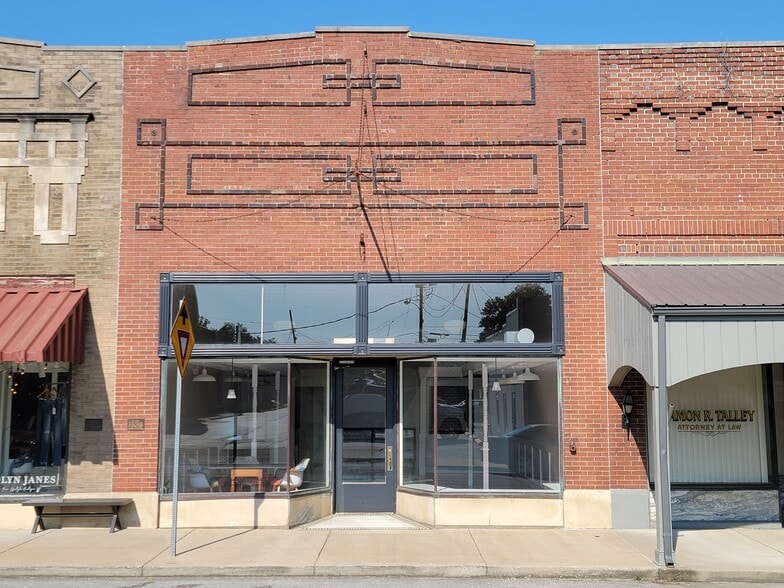 110 N Lincoln Blvd, Hodgenville, KY 42748