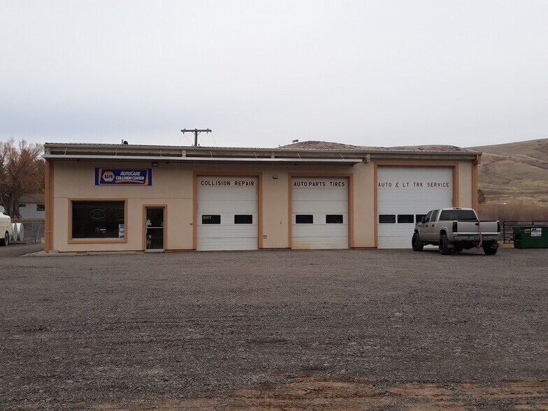 10085 US Highway 87, Raynesford, MT 59469