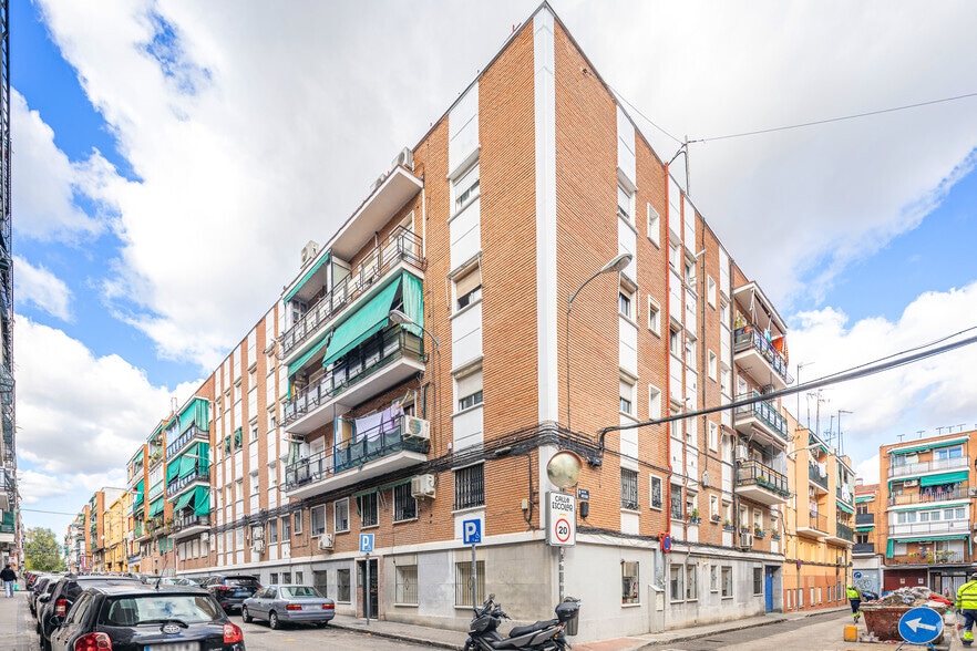 Calle de Carlos Domingo, 6, Madrid, Madrid for sale - Primary Photo - Image 1 of 4