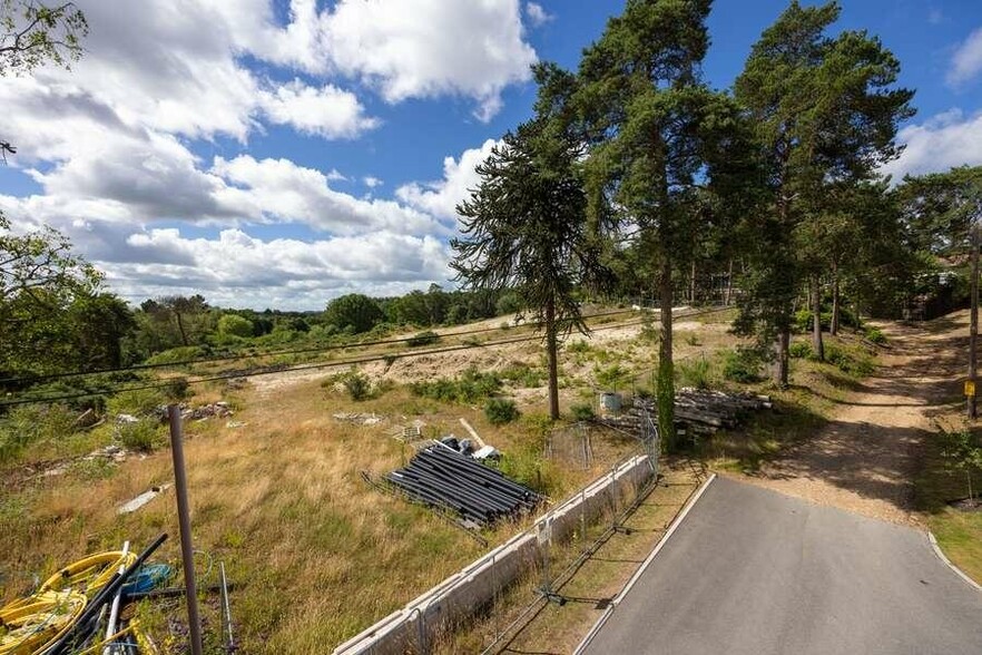 216 Hurn Rd, Ringwood for sale - Primary Photo - Image 1 of 4