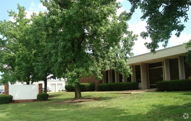 781 Rudder Rd, Fenton, MO for lease - Building Photo - Image 3 of 7