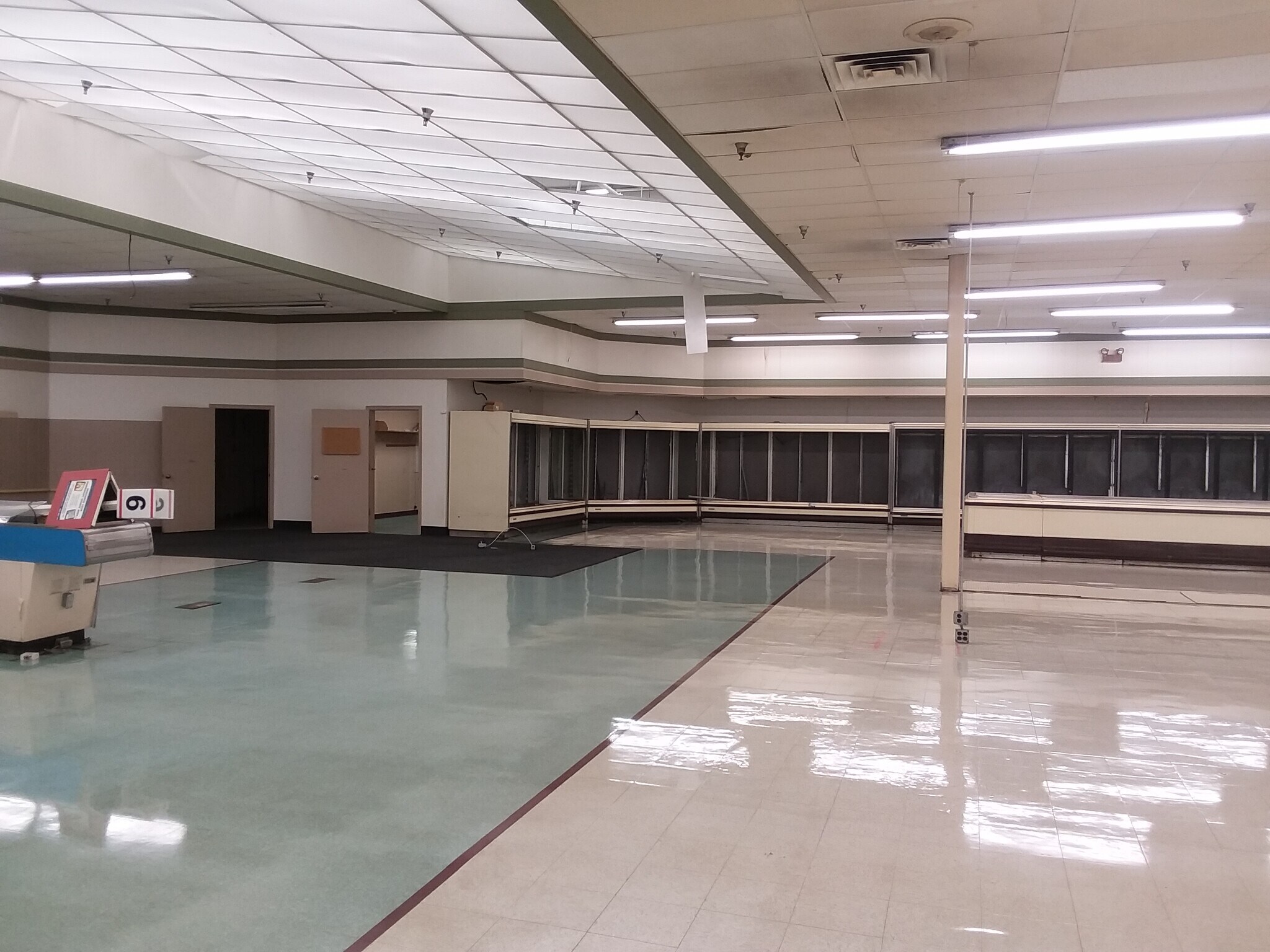 101123 Blossom Centre Blvd, Willard, OH 44890 Office/Retail for