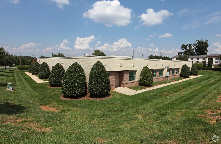 16630 Northcross Dr, Huntersville, NC for sale - Primary Photo - Image 1 of 1