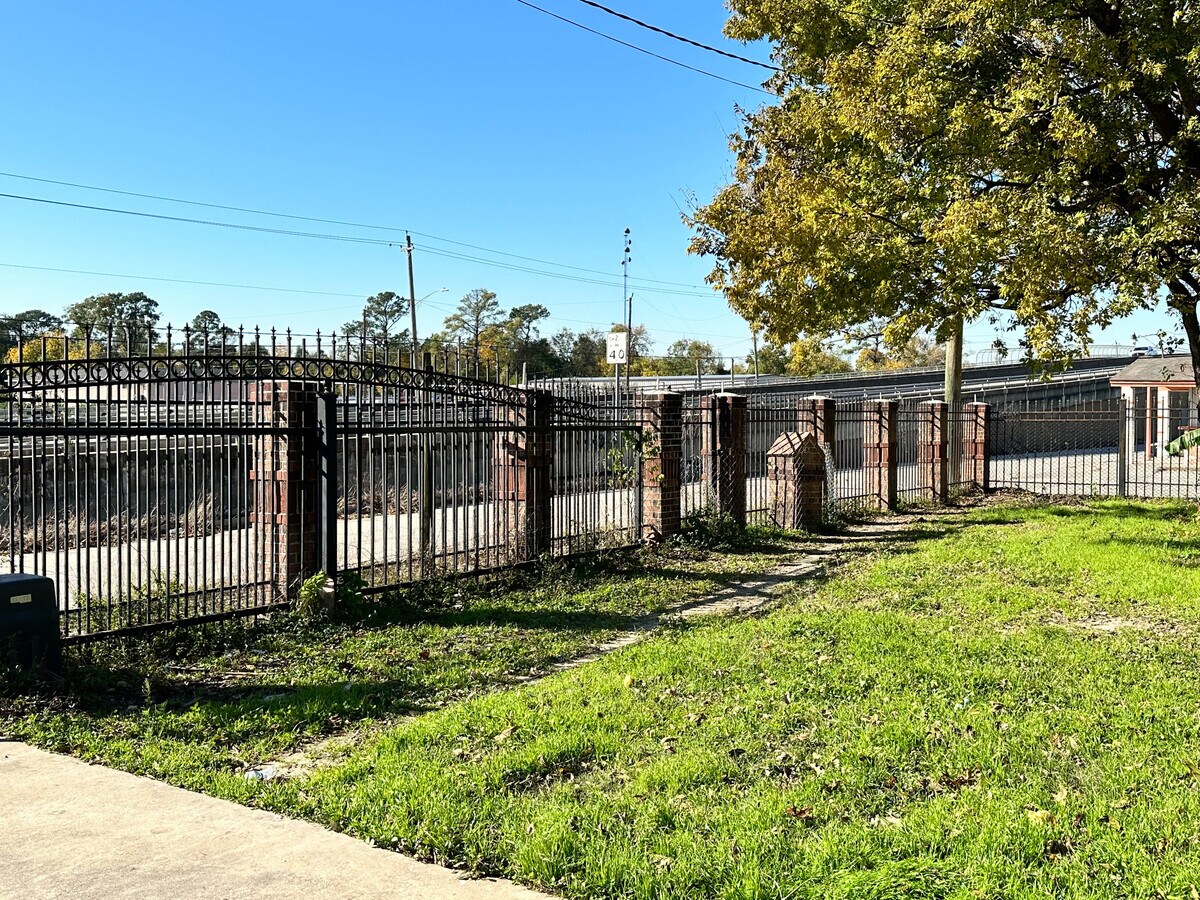 7813 Ley Rd, Houston, TX 77028 7813 Ley Rd. **Owner Finance