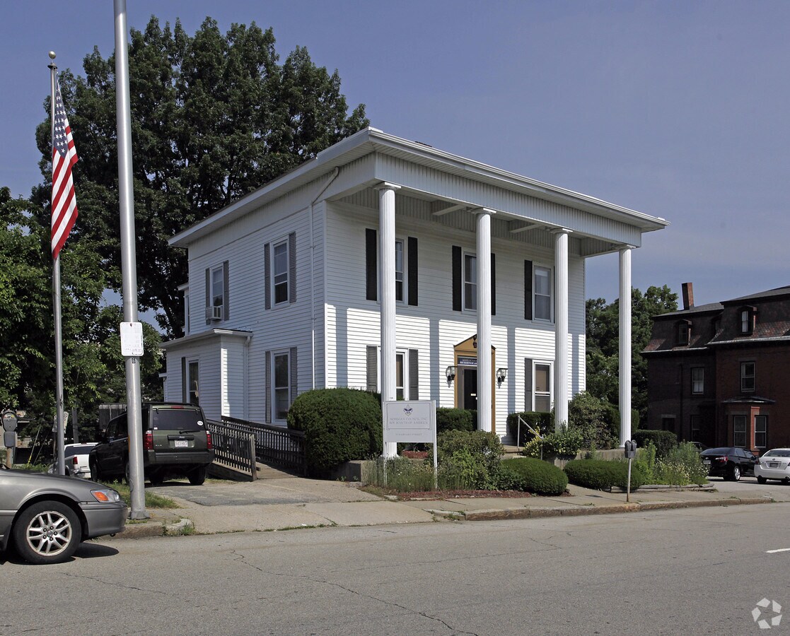 1921 Harvard St, Worcester, MA 01609