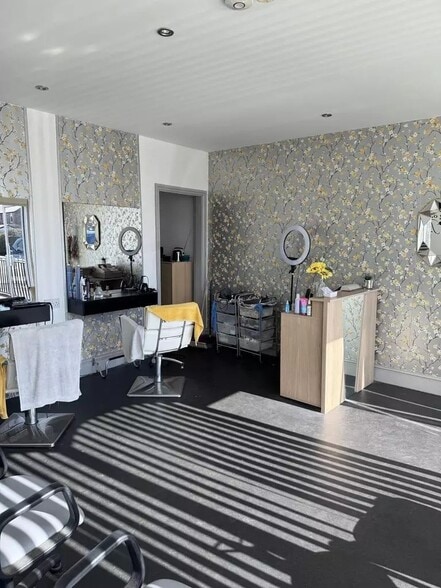 214 Princes Rd, Ellesmere Port for lease - Interior Photo - Image 3 of 4