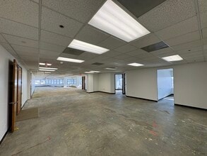 4 Hutton Centre Dr, Santa Ana, CA for lease Building Photo- Image 2 of 7