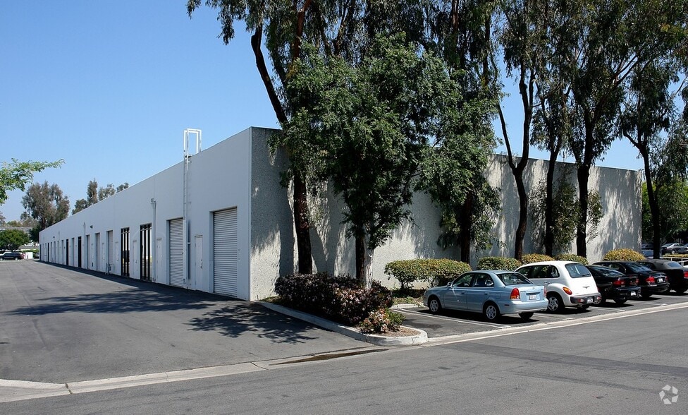 16560 Harbor Blvd, Fountain Valley, CA for lease - Building Photo - Image 2 of 4