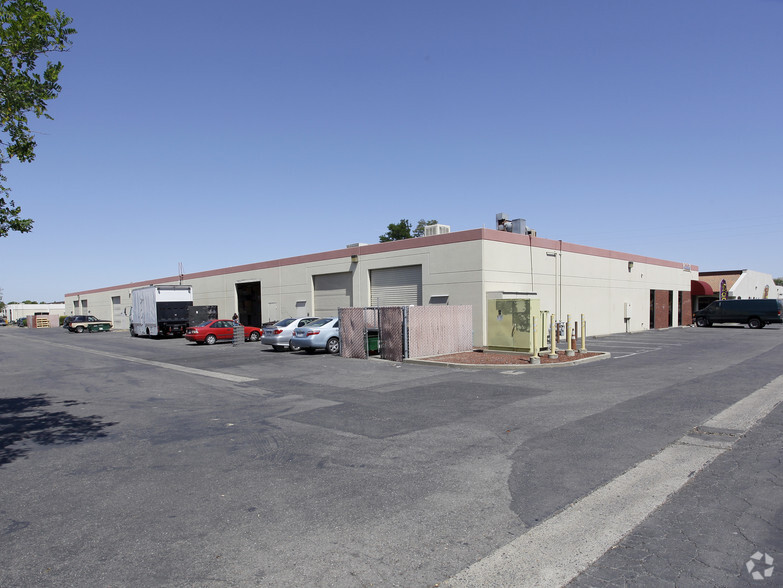 2661-2699 Del Monte St, West Sacramento, CA for lease - Building Photo - Image 2 of 3