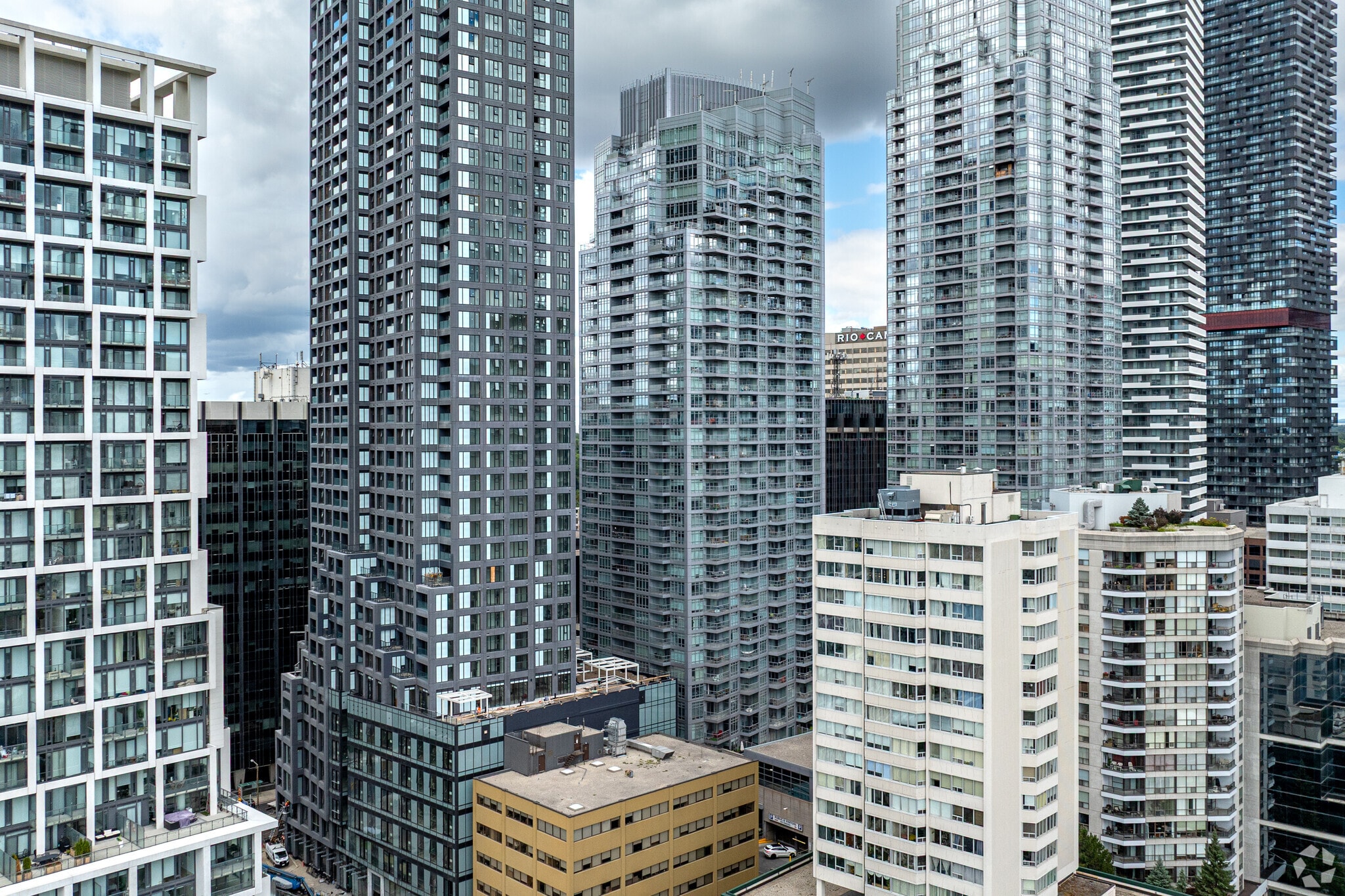 2179 Yonge St, Toronto, ON for sale Primary Photo- Image 1 of 1