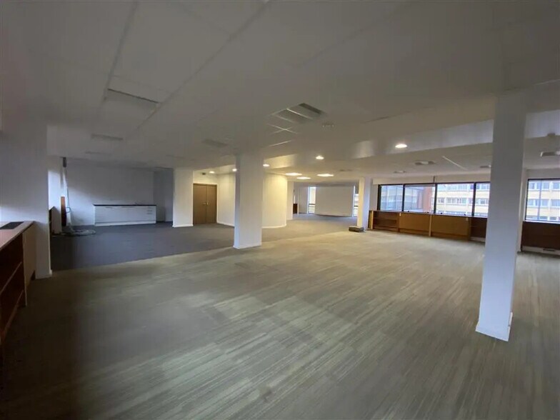 Office in Ivry-sur-Seine for lease - Building Photo - Image 2 of 9