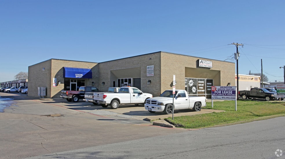 1105 Colorado Ln, Arlington, TX for lease - Building Photo - Image 3 of 4
