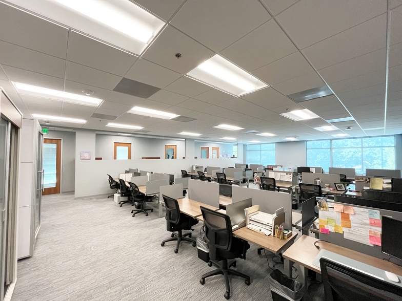 235 Magrath Darby Blvd, Mount Pleasant, SC for lease - Interior Photo - Image 3 of 8