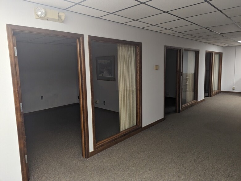 27 N Vermilion St, Danville, IL for lease - Interior Photo - Image 3 of 6