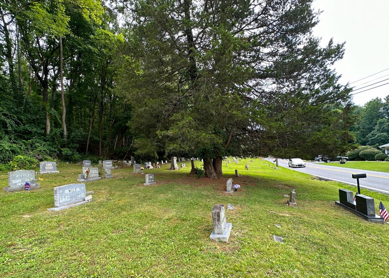 880 Chestnut Hill Rd, Harpers Ferry, WV 25425