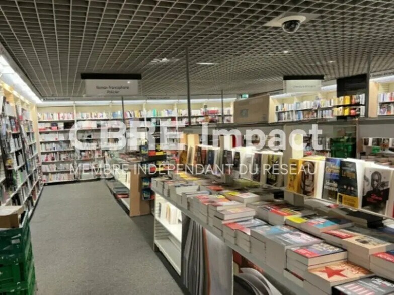 Retail in Dijon for lease - Building Photo - Image 3 of 7