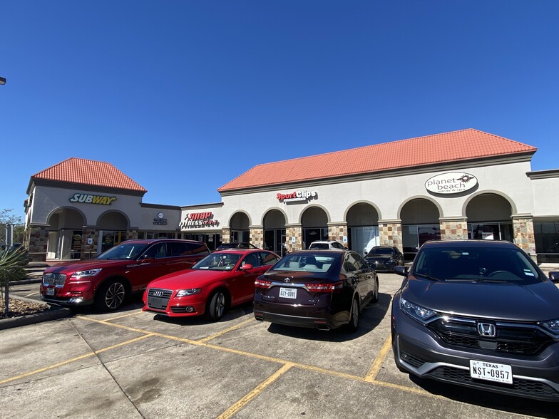 1615 E Broadway St, Pearland, TX for lease - Building Photo - Image 1 of 4