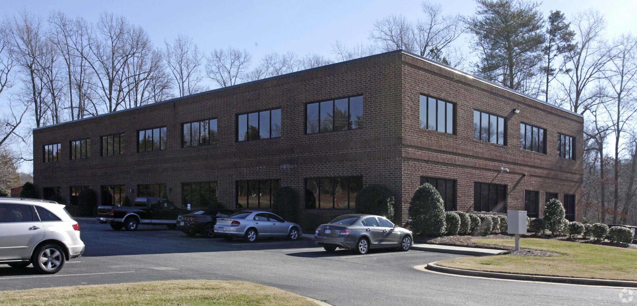 711 Gallimore Dairy Rd, High Point, NC for sale Primary Photo- Image 1 of 1