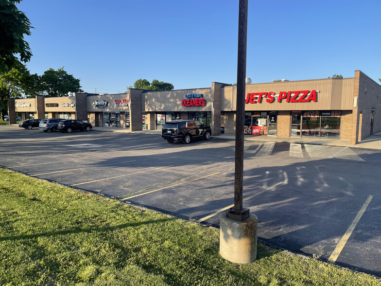 42700-42900 Schoenherr Rd, Sterling Heights, MI for lease - Building Photo - Image 1 of 1