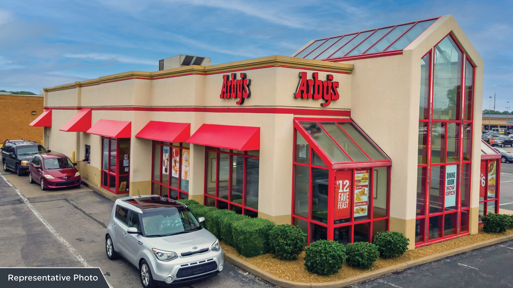 16 Towne Center Dr, Leechburg, PA 15656